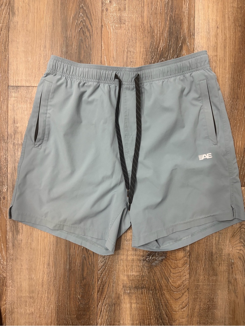 American Eagle Outfitters Men's Lt Blue Athletic Shorts with 2 Front Zipper Pkts